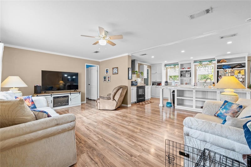 12275 Cross St, Largo, FL 33773