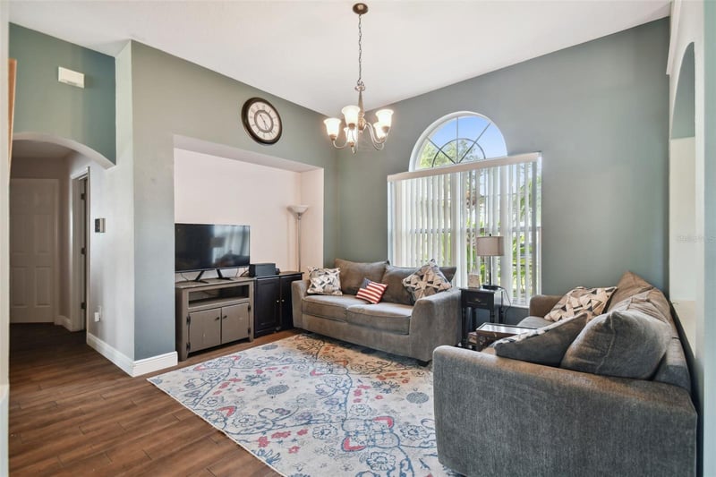 16920 Falconridge Rd, Lithia, FL 33547