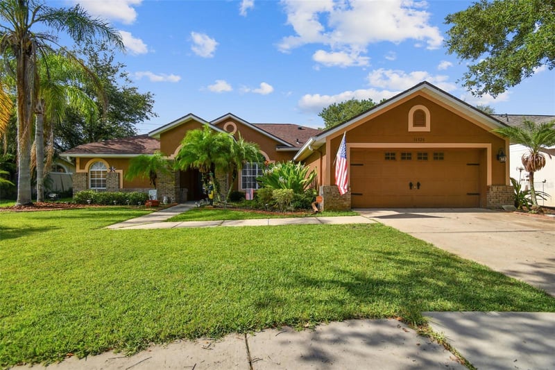 16920 Falconridge Rd, Lithia, FL 33547