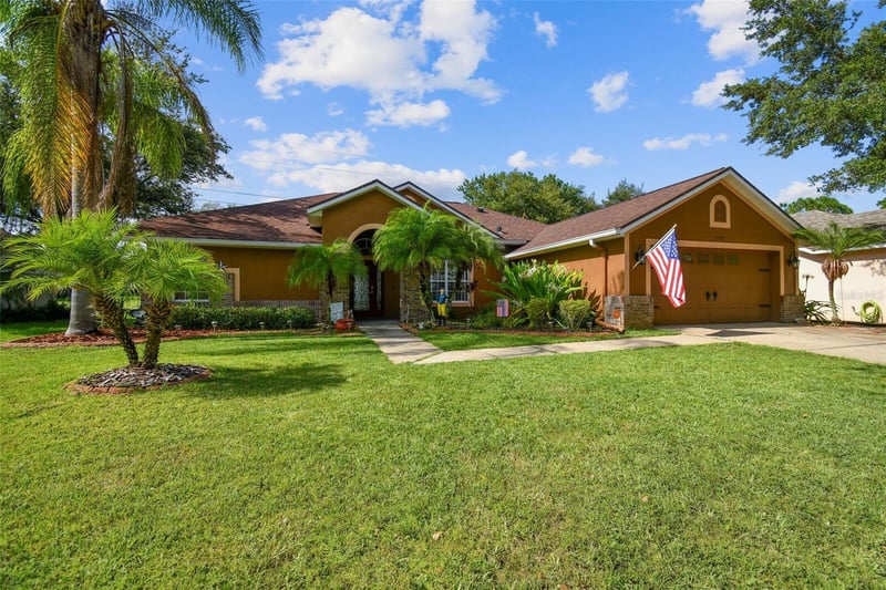 16920 Falconridge Rd, Lithia, FL 33547