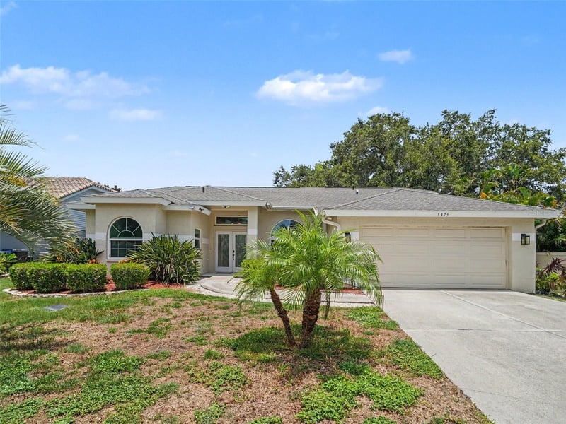 5325 Gardens Dr, Sarasota, FL 34243