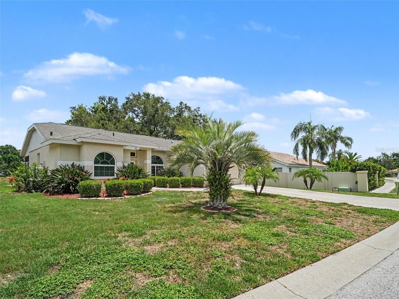 5325 Gardens Dr, Sarasota, FL 34243