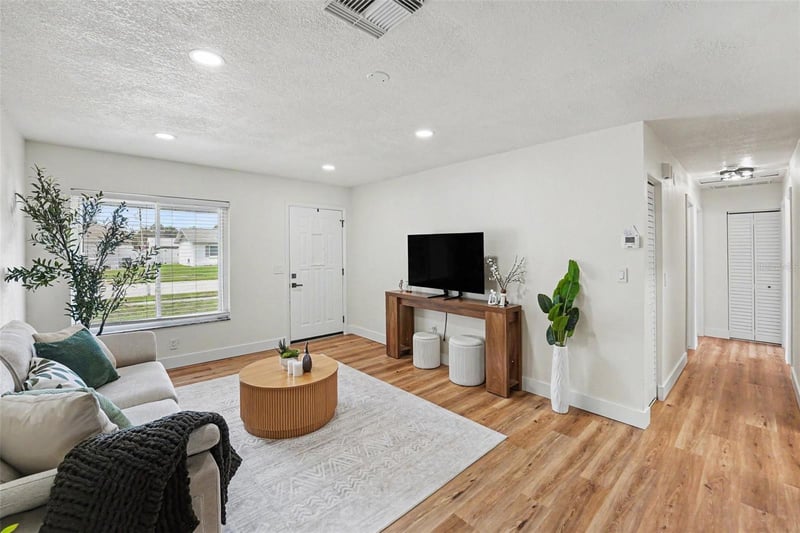 9036 109th Ter, Seminole, FL 33777