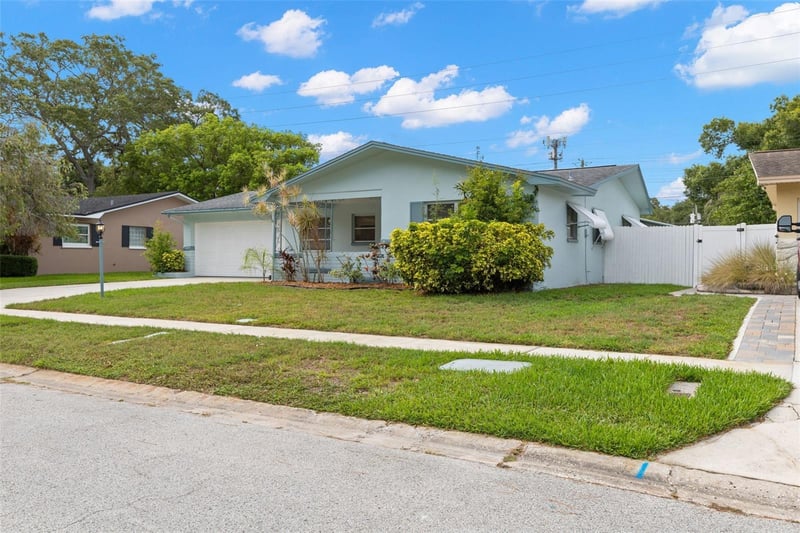 965 Santa Monica Dr, Dunedin, FL 34698