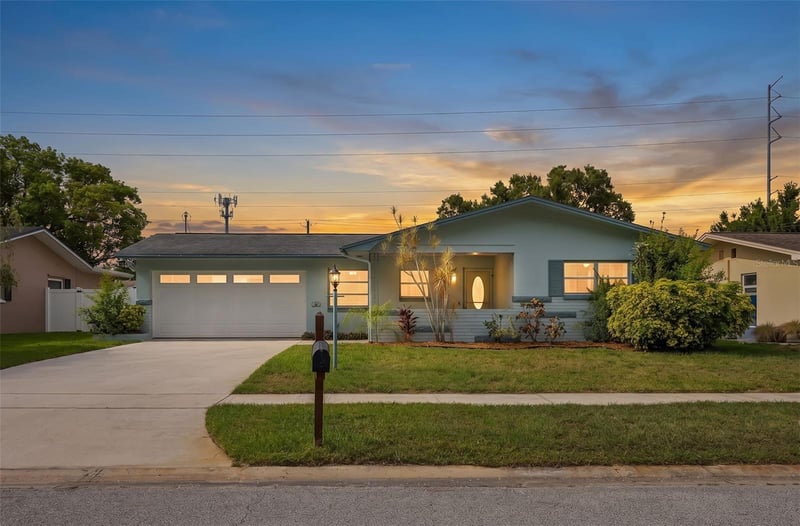965 Santa Monica Dr, Dunedin, FL 34698
