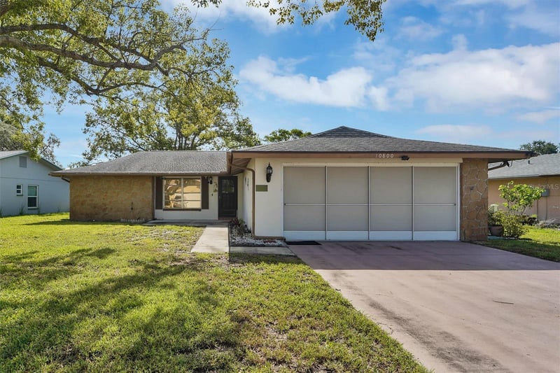10800 Los Santos Dr, Port Richey, FL 34668