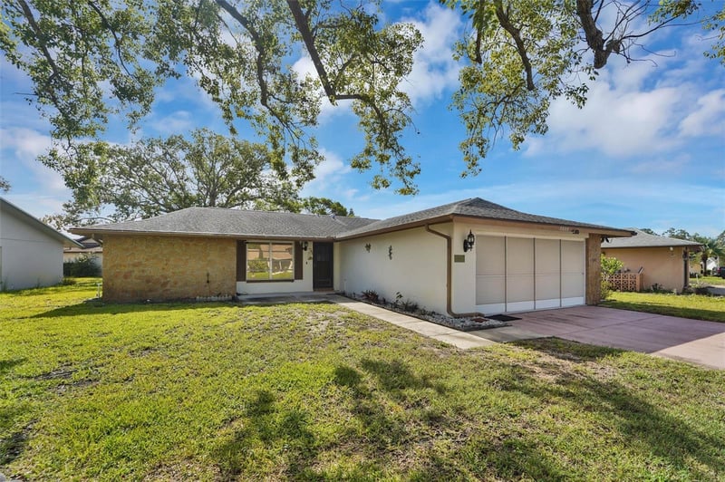10800 Los Santos Dr, Port Richey, FL 34668