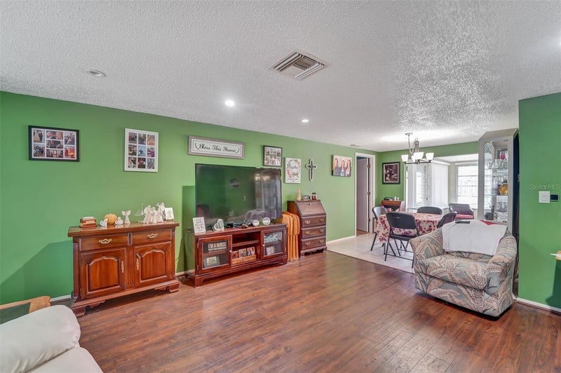 10800 Los Santos Dr, Port Richey, FL 34668