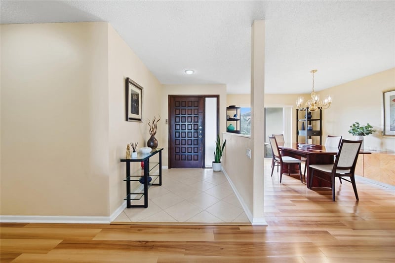 16116 Course Dr, Tampa, FL 33624
