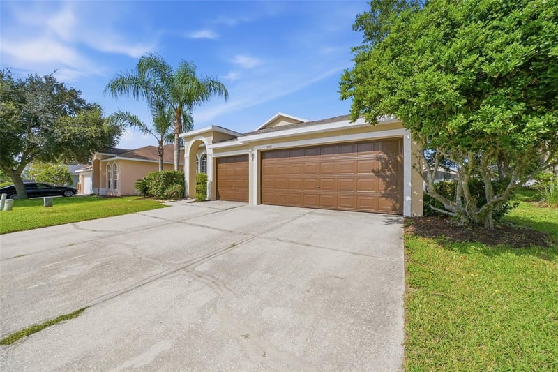 5553 Braddock Dr, Zephyrhills, FL 33541