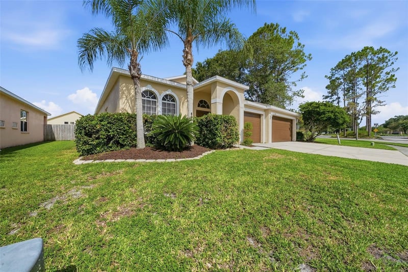 5553 Braddock Dr, Zephyrhills, FL 33541