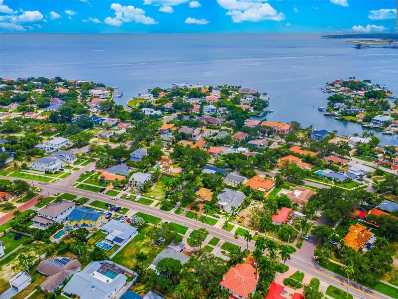 910 Snell Isle Blvd, St Petersburg, FL 33704