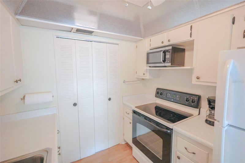 1235 Highland Ave #4-306, Clearwater, FL 33756