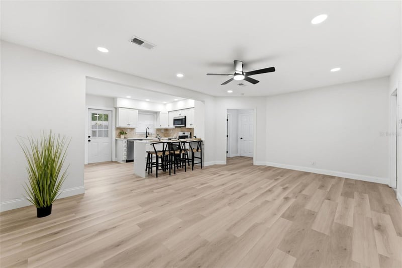 264 14th St, Largo, FL 33770