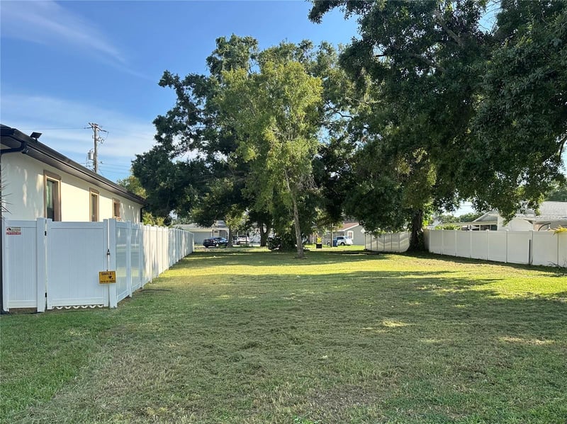 2710 Lake Ave, Tampa, FL 33607