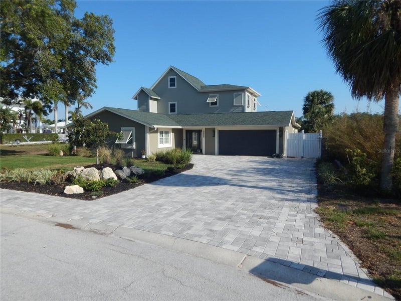 8025 Island Dr, Port Richey, FL 34668