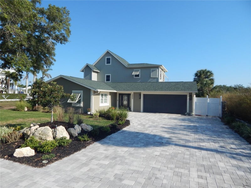 8025 Island Dr, Port Richey, FL 34668