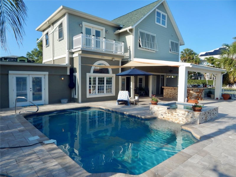 8025 Island Dr, Port Richey, FL 34668