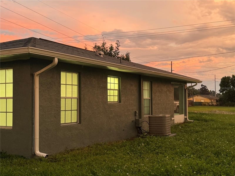 37209 Lock St, Dade City, FL 33523