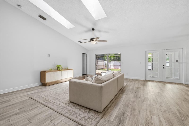 1570 Club Dr, Tarpon Springs, FL 34689