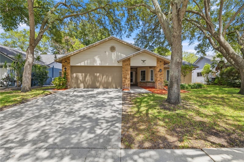 1570 Club Dr, Tarpon Springs, FL 34689