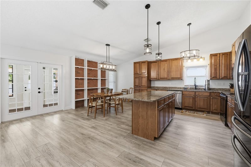 1570 Club Dr, Tarpon Springs, FL 34689