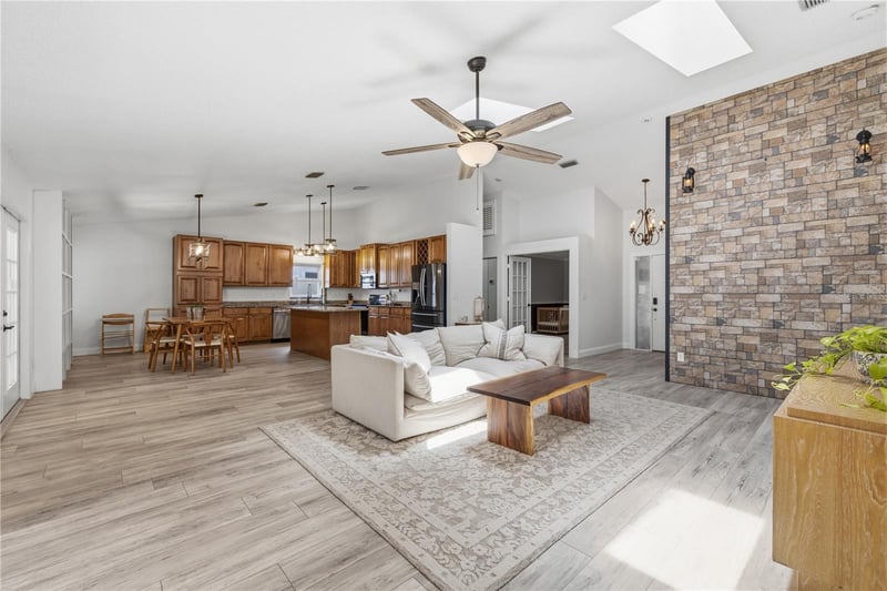 1570 Club Dr, Tarpon Springs, FL 34689