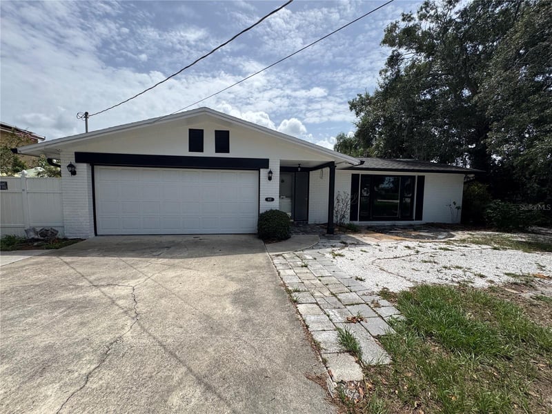 907 Florida Ave, Tarpon Springs, FL 34689