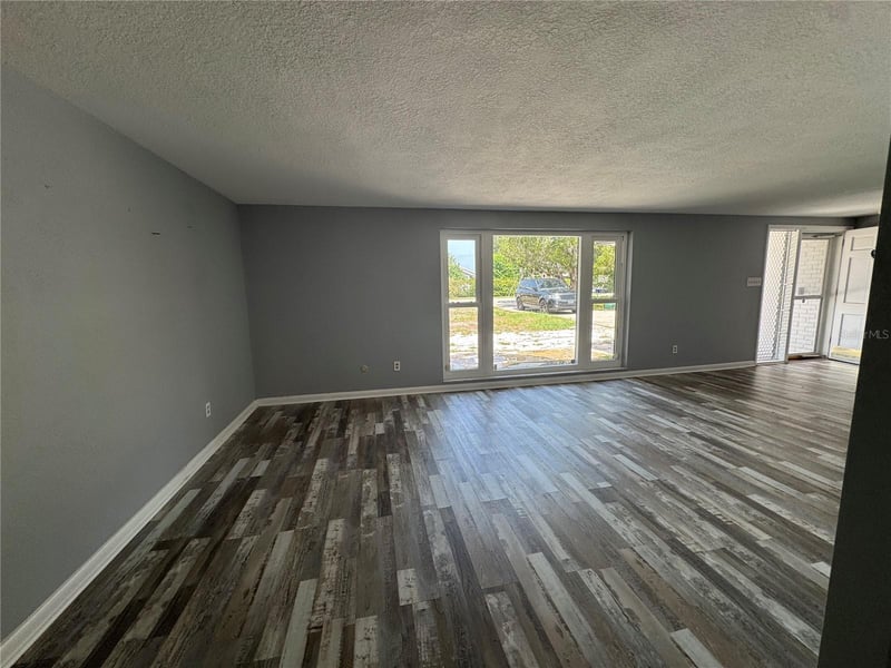 907 Florida Ave, Tarpon Springs, FL 34689