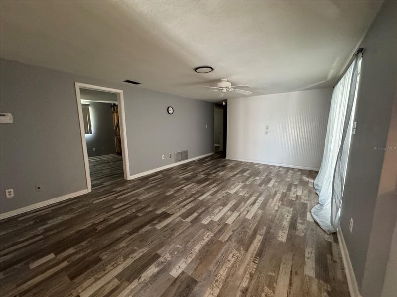 907 Florida Ave, Tarpon Springs, FL 34689