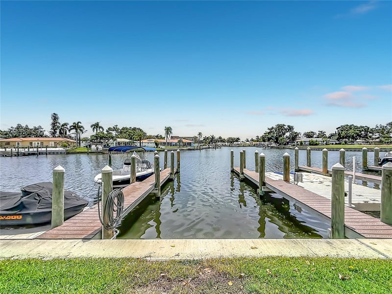 6537 Cape Hatteras Way #2, St Petersburg, FL 33702