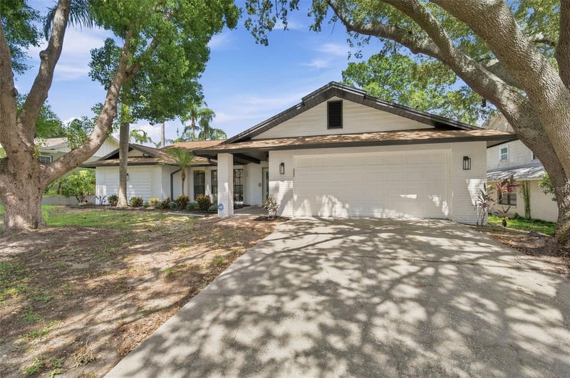 2721 Briarpatch Dr, Valrico, FL 33596