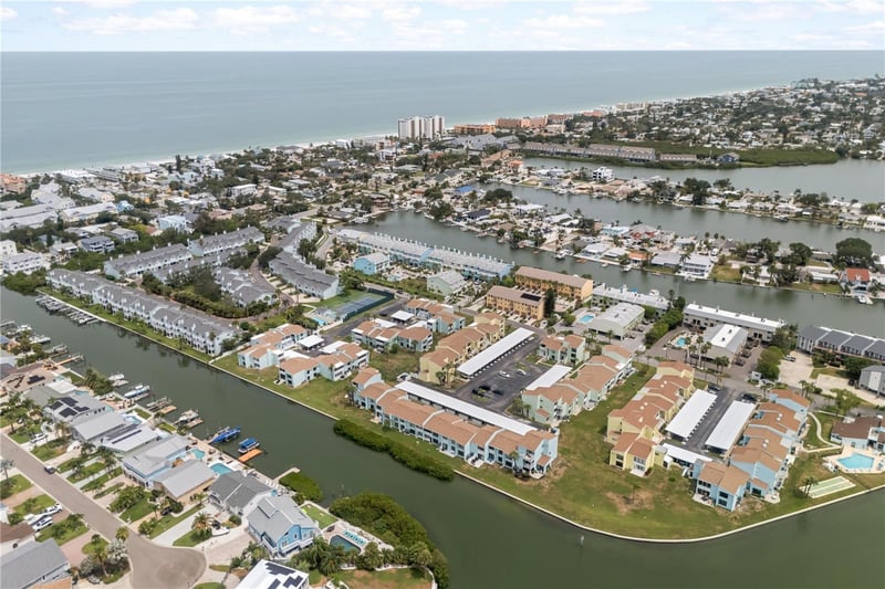 1 Windrush Blvd #63, Indian Rocks Beach, FL 33785