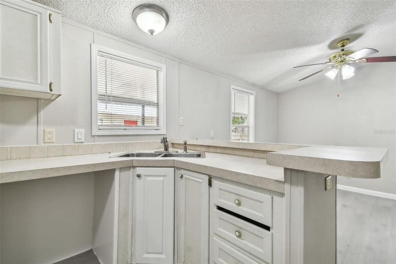 10607 Bay Hills Cir, Thonotosassa, FL 33592