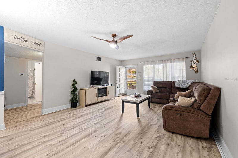 2416 World Parkway Blvd #26, Clearwater, FL 33763
