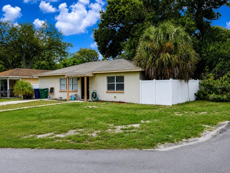 712 Castle Ct, Tampa, FL 33612