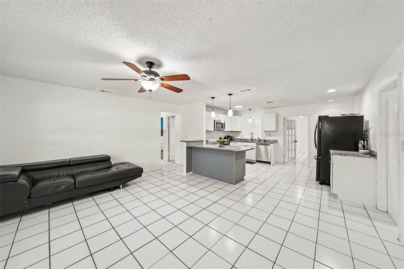 39443 8th Ave, Zephyrhills, FL 33542