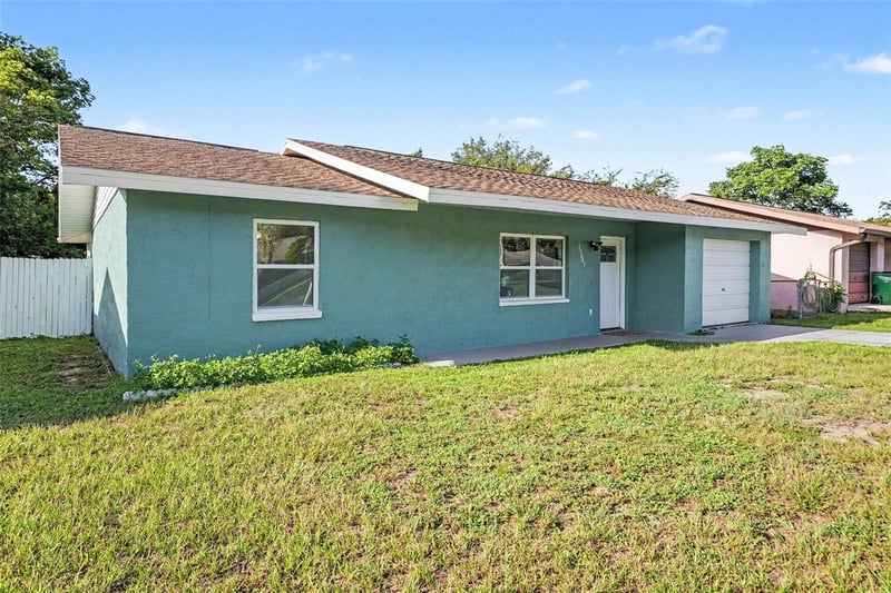 39443 8th Ave, Zephyrhills, FL 33542
