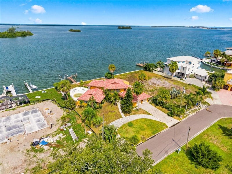 111 Shore Dr, Dunedin, FL 34698