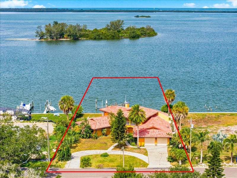 111 Shore Dr, Dunedin, FL 34698