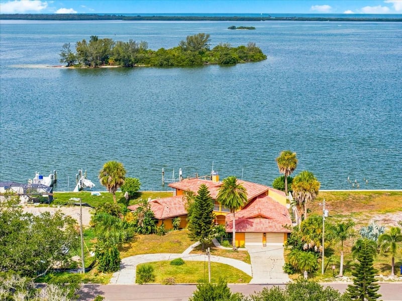 111 Shore Dr, Dunedin, FL 34698