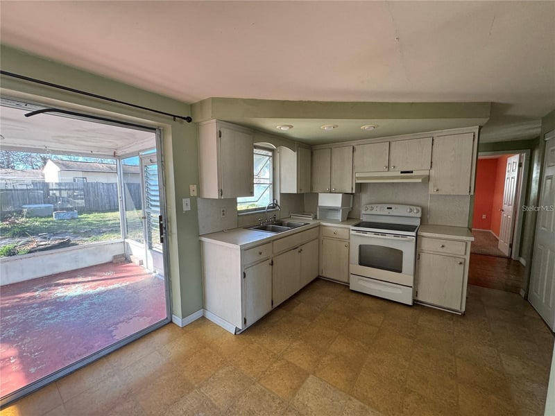 1321 Honor Dr, Holiday, FL 34690