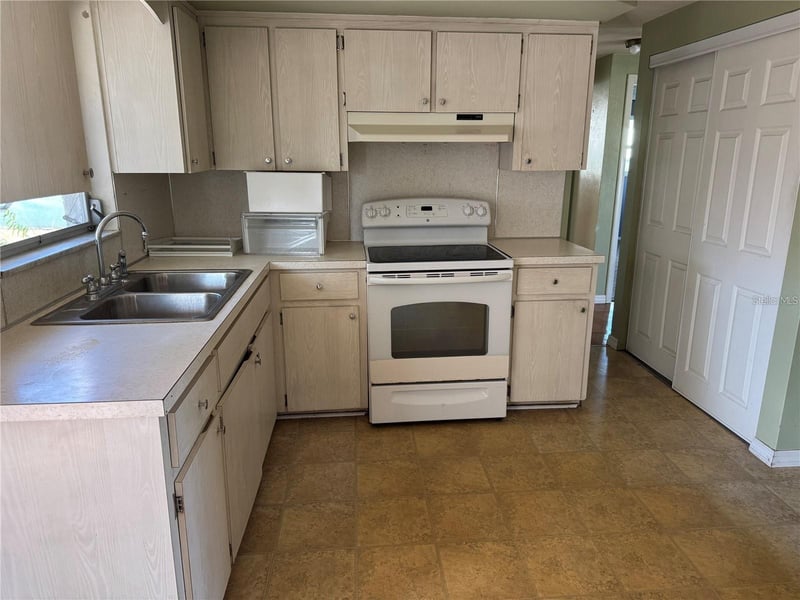 1321 Honor Dr, Holiday, FL 34690