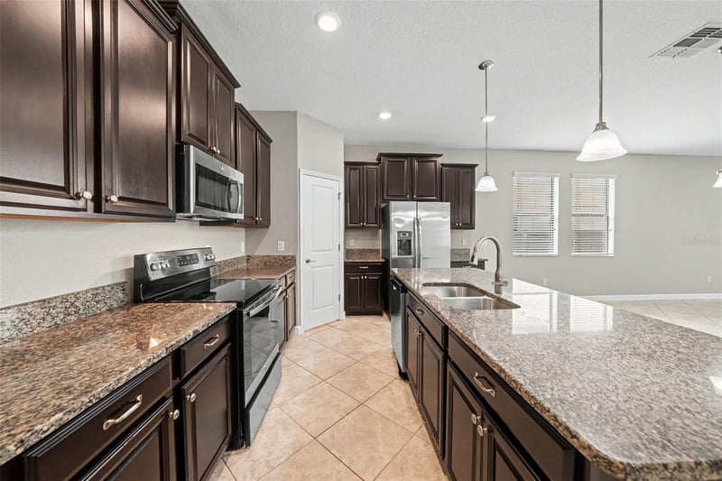 28500 Pleasant Bay Loop, Wesley Chapel, FL 33543