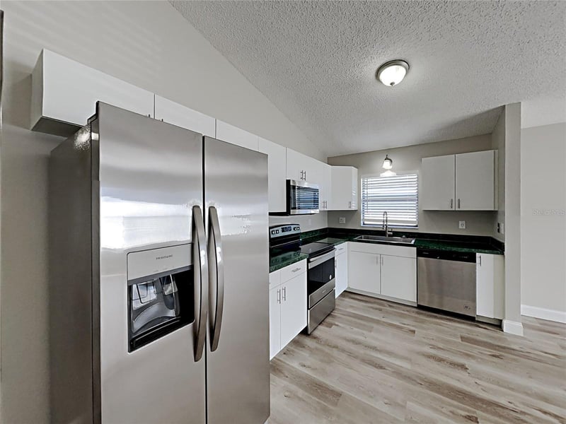5500 Crissman Dr, St Petersburg, FL 33714