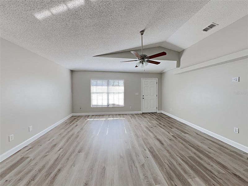 5500 Crissman Dr, St Petersburg, FL 33714