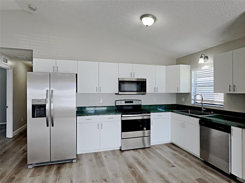 5500 Crissman Dr, St Petersburg, FL 33714