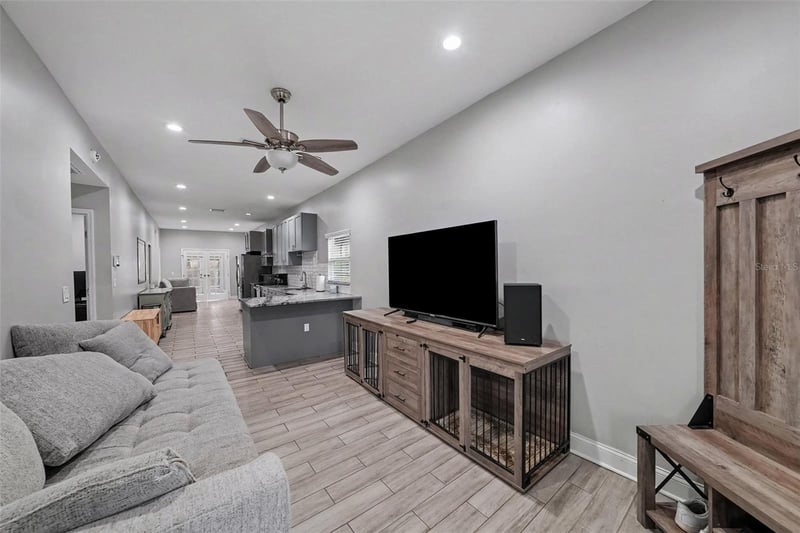 2341 Chestnut St, Tampa, FL 33607