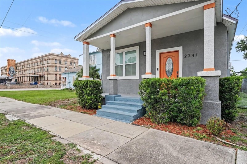 2341 Chestnut St, Tampa, FL 33607