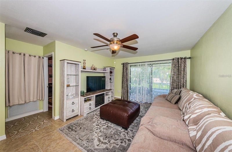 2117 Lakewood Club Dr #7K, St Petersburg, FL 33712